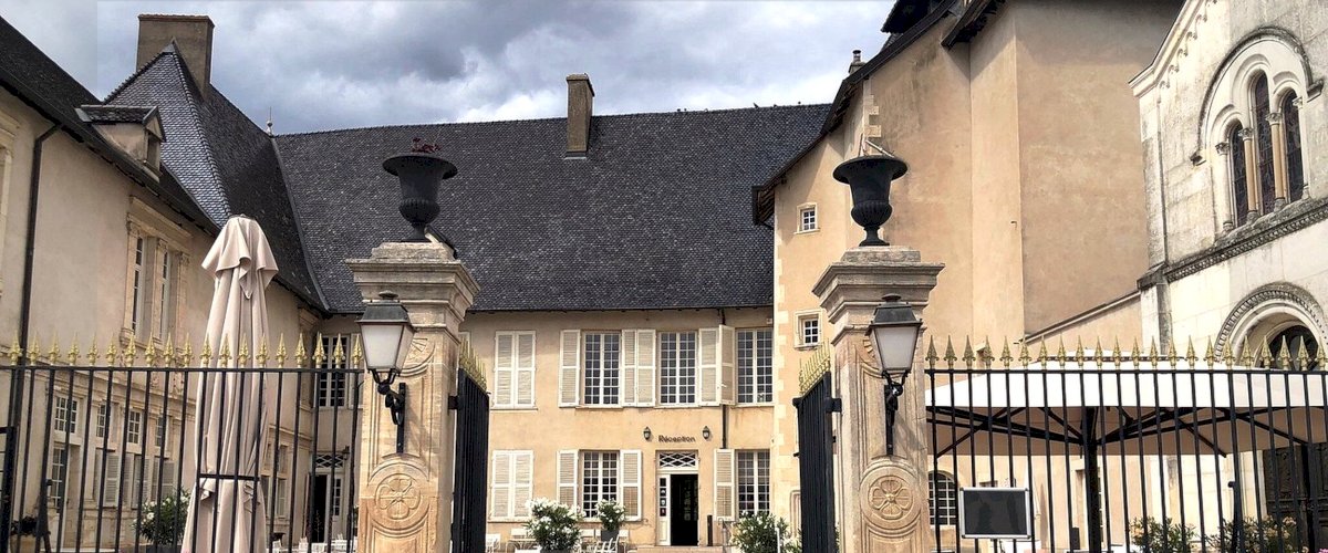 castle-beaujolais