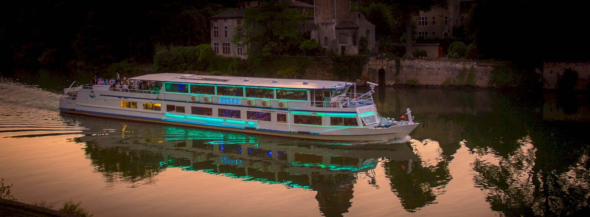 Kanpai Tourisme - Lyon River Cruise Dinner 