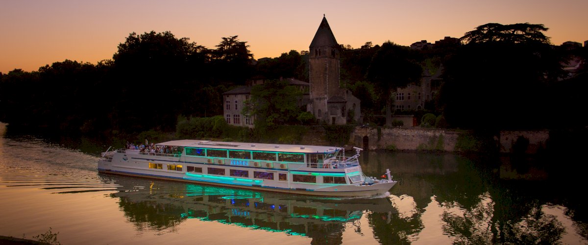 river-cruise-dinner-lyon