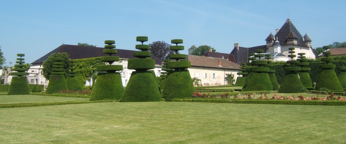 castle-beaujolais-france